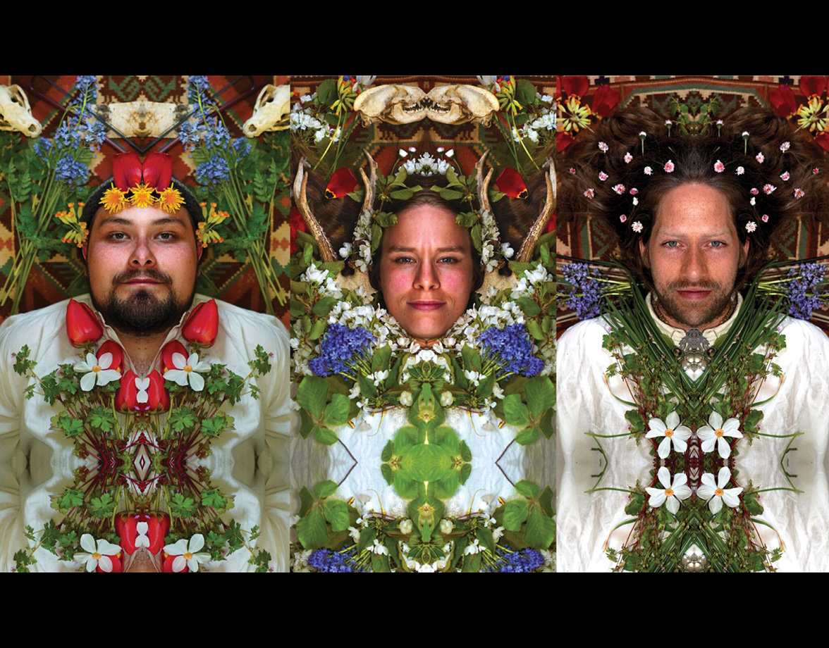 Porträtt av de tre musikerna i Hialøsa, dekorerade med blommor och blad.